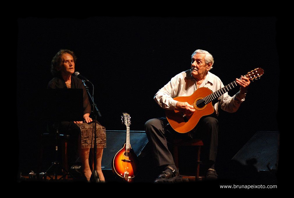 Seu Jorge e Dona Ica em momento de duo no palco